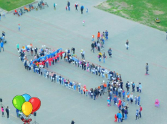 Волжане отметили «День космонавтики» флешмобом