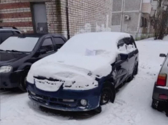 Двор без автохлама: в Волжском продолжают эвакуировать брошенные машины