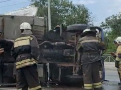 Массовое ДТП с двумя грузовиками на Второй продольной в Волгограде: видео с места ЧП