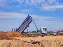 Берег Ахтубы превращают в свалку