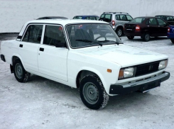 В Волжском ночью угнали старенькую «пятерку»