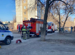Заложили бомбу в подъезде дома: в Волжском эвакуировали жильцов