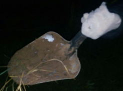 На обследуемой территории нашли сломанную лопату в Волжском