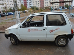 В Волжском банда мародеров разбила инвалиду машину