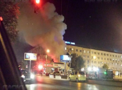 У железнодорожного вокзала Волгограда сгорела билетная касса