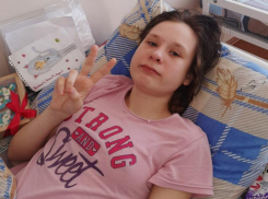 О состоянии покалеченной на школьном стадионе в Волжском девочки рассказала мама