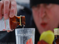 Четыре тысячи бутылок подозрительного косметического лосьона нашли в павильоне Волжского