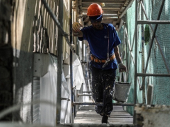 Подрядчика, который затянул капремонт в многоэтажках Волжского, отстранили от работ