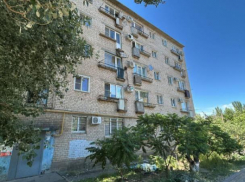 Смерть на балконе: глава СКР ждет доклада о гибели пенсионерки в Волжском