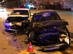 3 человека серьезно пострадали в страшной аварии в Волгоградской области