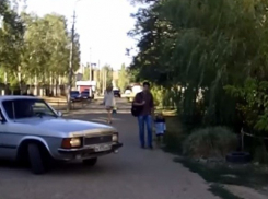 В Волжском приструнили водителей, оккупировавших «смертельный тротуар»