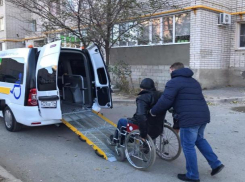 В Волжском действует служба «социального такси» для людей с ограниченными возможностями