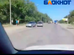 Две отечественные легковушки столкнулись на Пушкина в Волжском