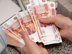 Мастер мебели из Волжского присвоил 55 тысяч рублей