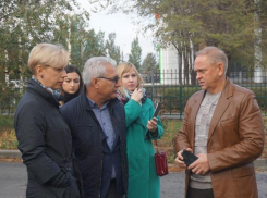 Волжане попросили организовать парковки во дворах из-за автохамов