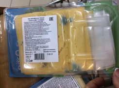 В гипермаркете Волжского горожанка наткнулась на заплесневелый продукт