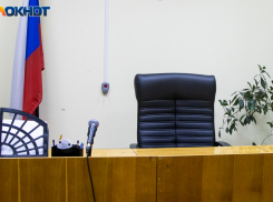 В Волгоградской области замов главы района судят за кражу мебели у школьников на 1,5 миллиона