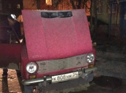 Волжские мамы восстали против автохамов паркующихся у детского садика