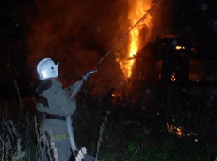Пожилой курильщик погиб в пожаре на собственной даче в Волжском