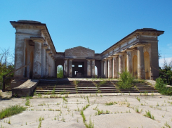 Загадочный мортуарий в Волжском обрел вторую жизнь благодаря любителям необычных селфи