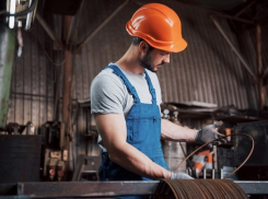 Зарплата — от 4 тыс. рублей в день: ищут людей на строительство завода