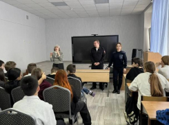 Смертельные «покатушки» и цена проступка: в Волжском школьникам напомнили о правилах выживания