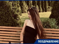 Семья и крестные поздравляют Котенка с днем рождения!