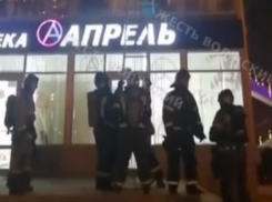 Пожарные штурмовали крышу ЦУМа в Волжском из-за ложного вызова