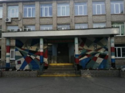 В Волжском починят крышу школы №18