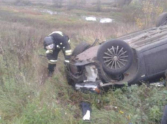 Неопытный водитель покалечил друга, перевернувшись на Mitsubishi в Волжском
