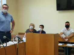 Безутешный вдовец добивается наказания врачей, обвиняемых в гибели его жены и ребенка в Волжском