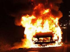 В Волгограде неизвестные сожгли дорогостоящий автомобиль
