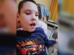 9-летнего мальчика с ДЦП и недолеченным COVID-19 отказывались брать в больницы Волжского и Волгограда