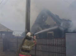 Горящая кровля здания напугала волжан прошлой ночью