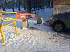 В Волжском снесут шлагбаум после обращения в редакцию Блокнота