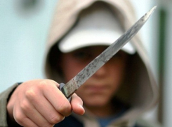 В Волжском 18-летний студент вонзил в приятеля нож в ходе ссоры