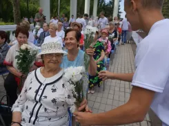 Старожилы Волжского регистрируются в клуб первостроителей города