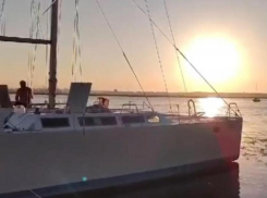 10 метров за 8 лет: волжане построили самый большой в регионе катамаран