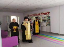 В Волжском освятили открывшуюся после капитального ремонта поликлинику