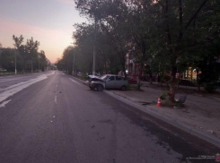 Несовершенную госпитализировали после ночных катаний на авто с другом в Волгограде