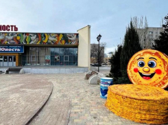 В Волжском открыли праздничную фотозону «Широкая Масленица»