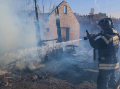 В воскресенье в дачном обществе Волжского сгорела частная собственность