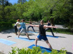 Волжане занялись йогой в поддержку больной раком Ирины Спикиной
