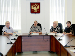 Бесплатные проездные выдадут детям беженцев: в Волжском прошло заседание ВГД под председательством Татьяны Глуховой