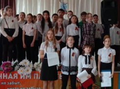 В школах Волжского прошли праздничные мероприятия