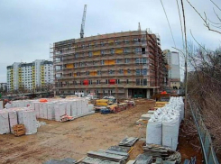 Общественного транспорта до новой поликлиники в Волжском не будет