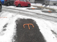 Застройщик решил вдвое уменьшить места на парковке в Волжском