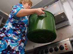 Старую часть Волжского оставили без горячей воды на две недели