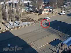 В Волжском задержали нарушителя, который по старой памяти переходил дорогу к «Радуге»: видео