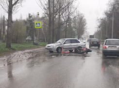Стало известно о состоянии мотоциклиста, пострадавшего в ДТП в Волжском